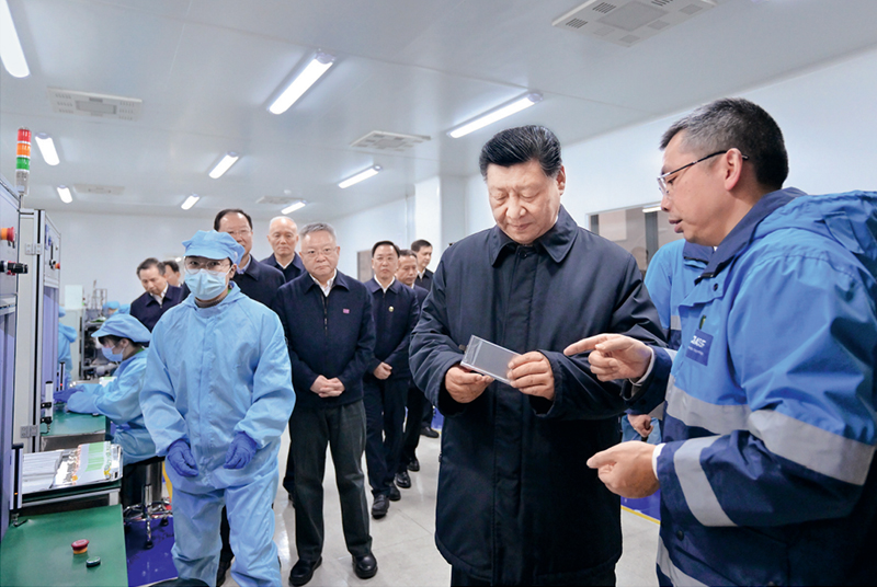 2024年3月18日至21日，中共中央总书记、国家主席、中央军委主席习近平在湖南考察。这是18日下午，习近平在中德合资企业巴斯夫杉杉电池材料有限公司考察。 新华社记者 谢环驰/摄